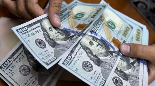 الدولار يتكبد أكبر الخسائر خلال أسبوعين