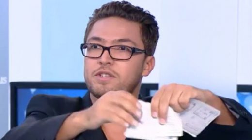 زكرياء المومني… أكل الغلة ويسب الملة