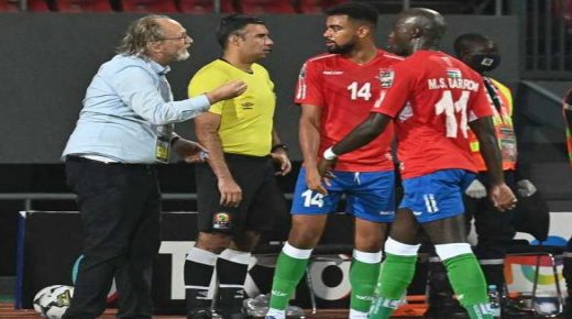 مدرب منتخب غامبيا يفجر فضيحة من الكامرون
