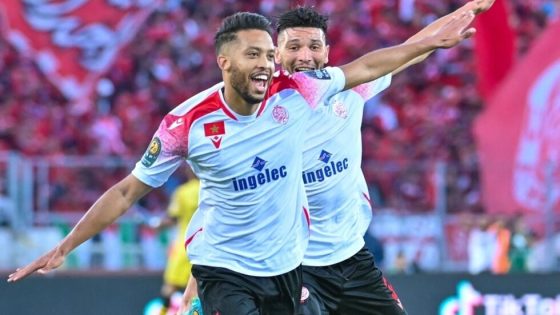 Wydad's forward Zouhair el-Moutaraji (L) celebrates with teammates after scoring during the CAF Champions League Semi-Final between Egypt's al-Ahly and Morocco's Wydad AC at Stade Mohammed V in the Moroccan city of Casablanca on May 30, 2022. (Photo by AFP)