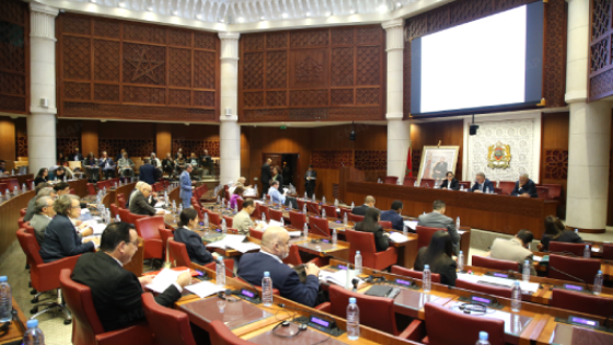 لجنة المالية والتنمية الاقتصادية تصادق على الجزء الأول من مشروع قانون المالية لسنة 2026 ورئاسة المجلس تحدد الجمعة المقبل للتصويت النهائي